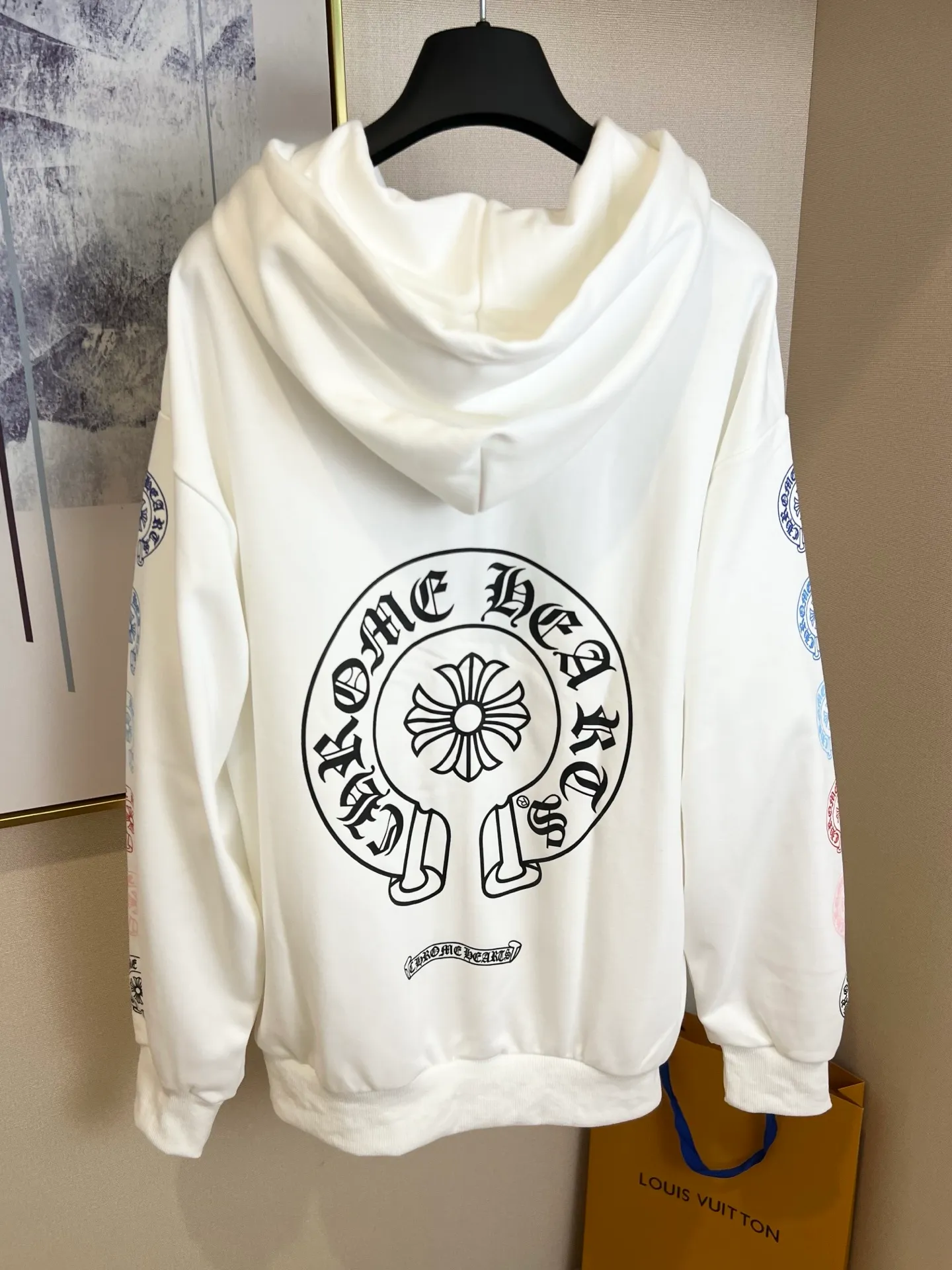 P360 Size: S/M/L/XL White/Black Unisex Chrome Hearts classic colorful horseshoe zipper sweatshirt jacket, customized fabric Sanskrit contrasting color Large and comfortable version The color combination is super nice! Full of high-end, so handsome, and a must-have, it’s worth buying!  ⚠️Washing method: For pure cotton products, please wrap the laundry bag inside out and machine wash quickly in cold water! ! Do not soak/wash in warm water!